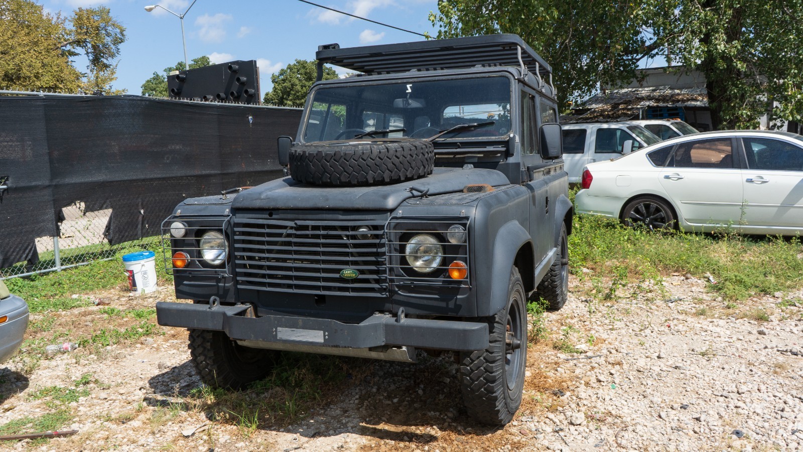 Land-Rover-Defender-1979-SUV