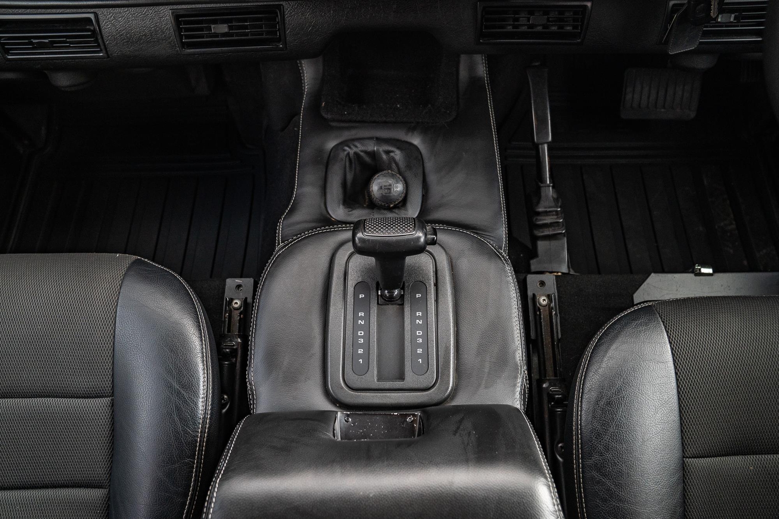 Land-Rover-Defender-1985-Finance-Trade-Welcomed-18