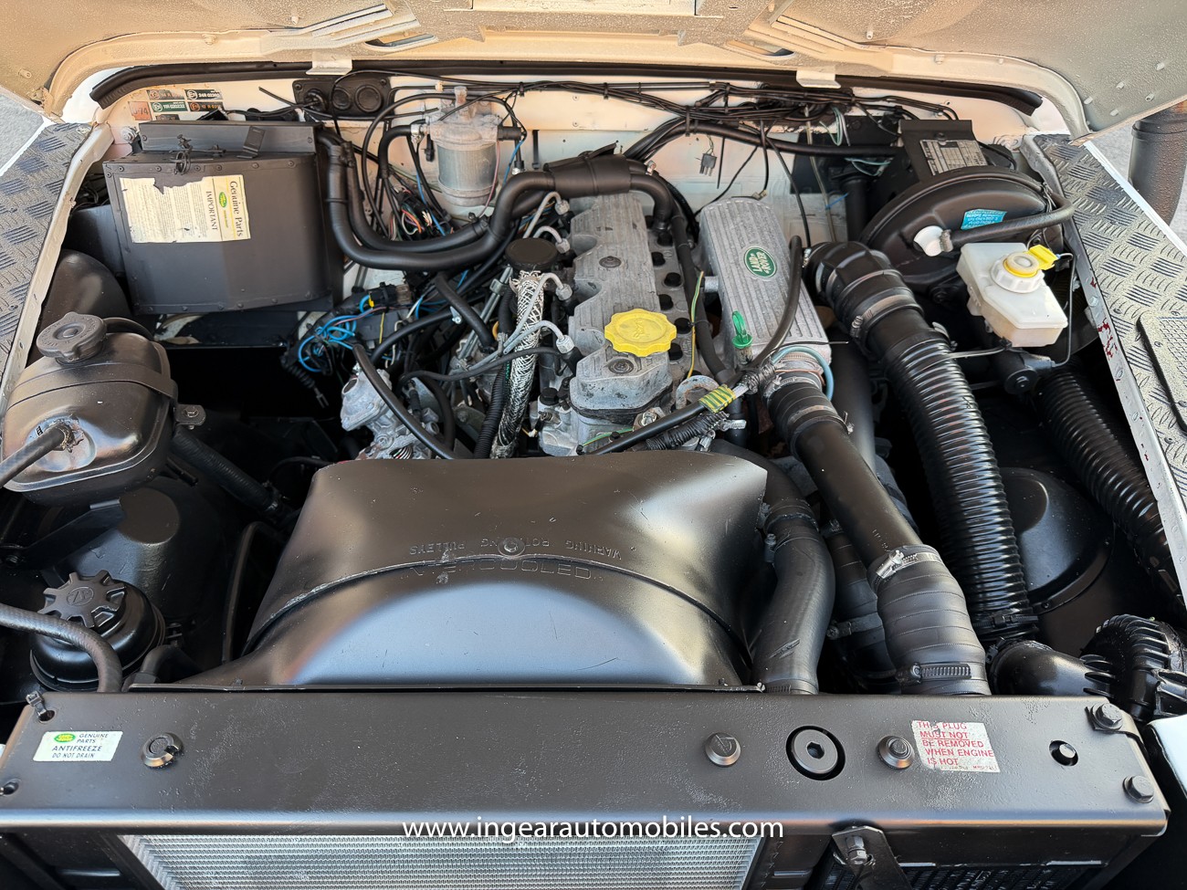 Land-Rover-Defender-1987-SUV-1