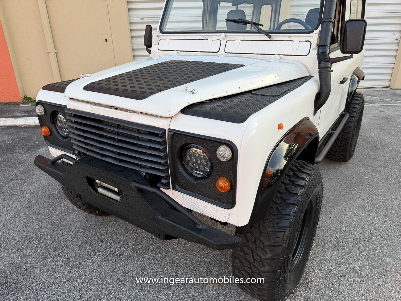 Land-Rover-Defender-1987-SUV-10