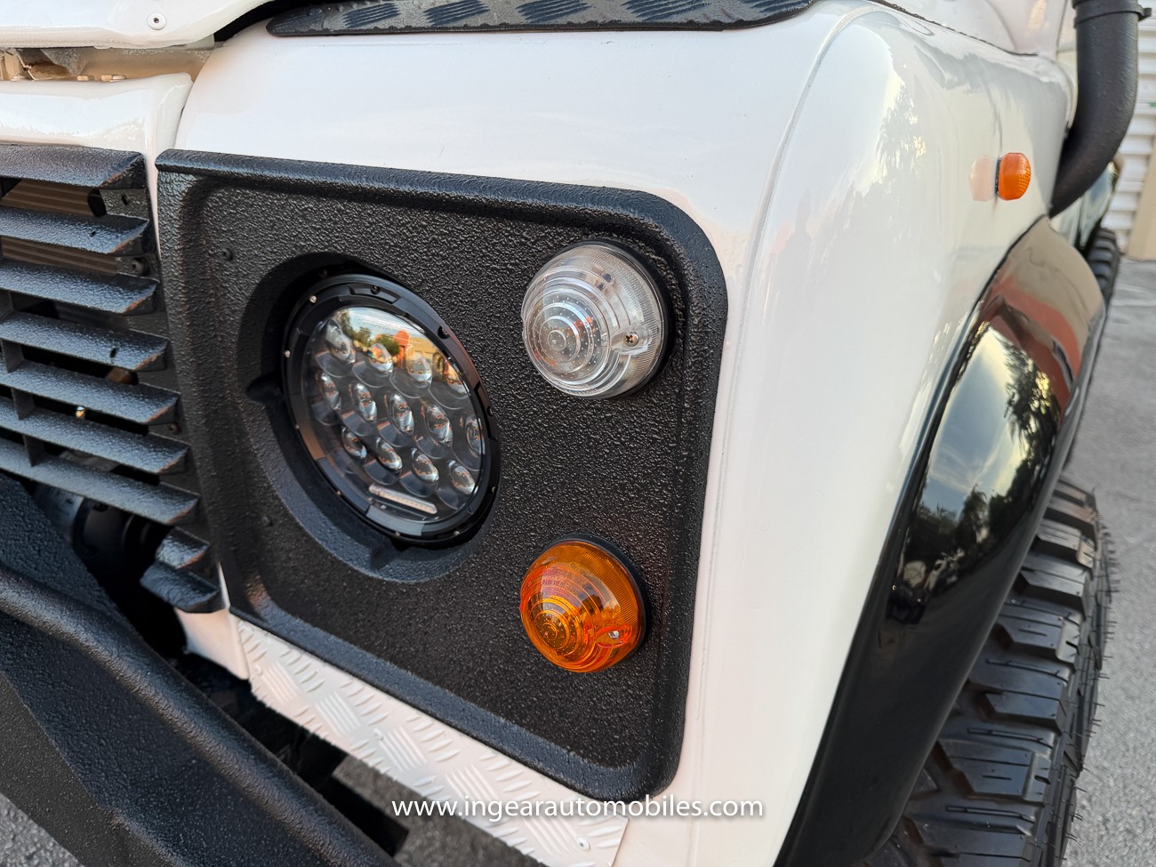 Land-Rover-Defender-1987-SUV-11