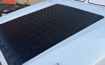 Land-Rover-Defender-1987-SUV-12