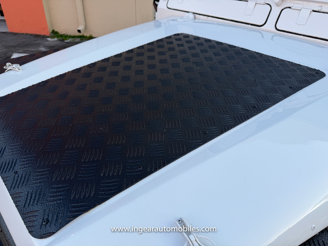 Land-Rover-Defender-1987-SUV-12