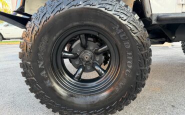 Land-Rover-Defender-1987-SUV-14