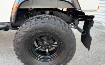 Land-Rover-Defender-1987-SUV-17