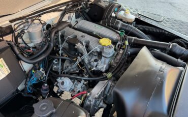 Land-Rover-Defender-1987-SUV-2