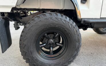 Land-Rover-Defender-1987-SUV-23