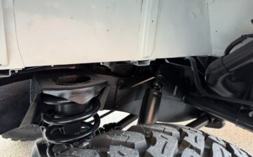 Land-Rover-Defender-1987-SUV-24