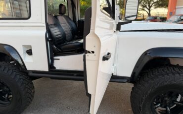 Land-Rover-Defender-1987-SUV-32