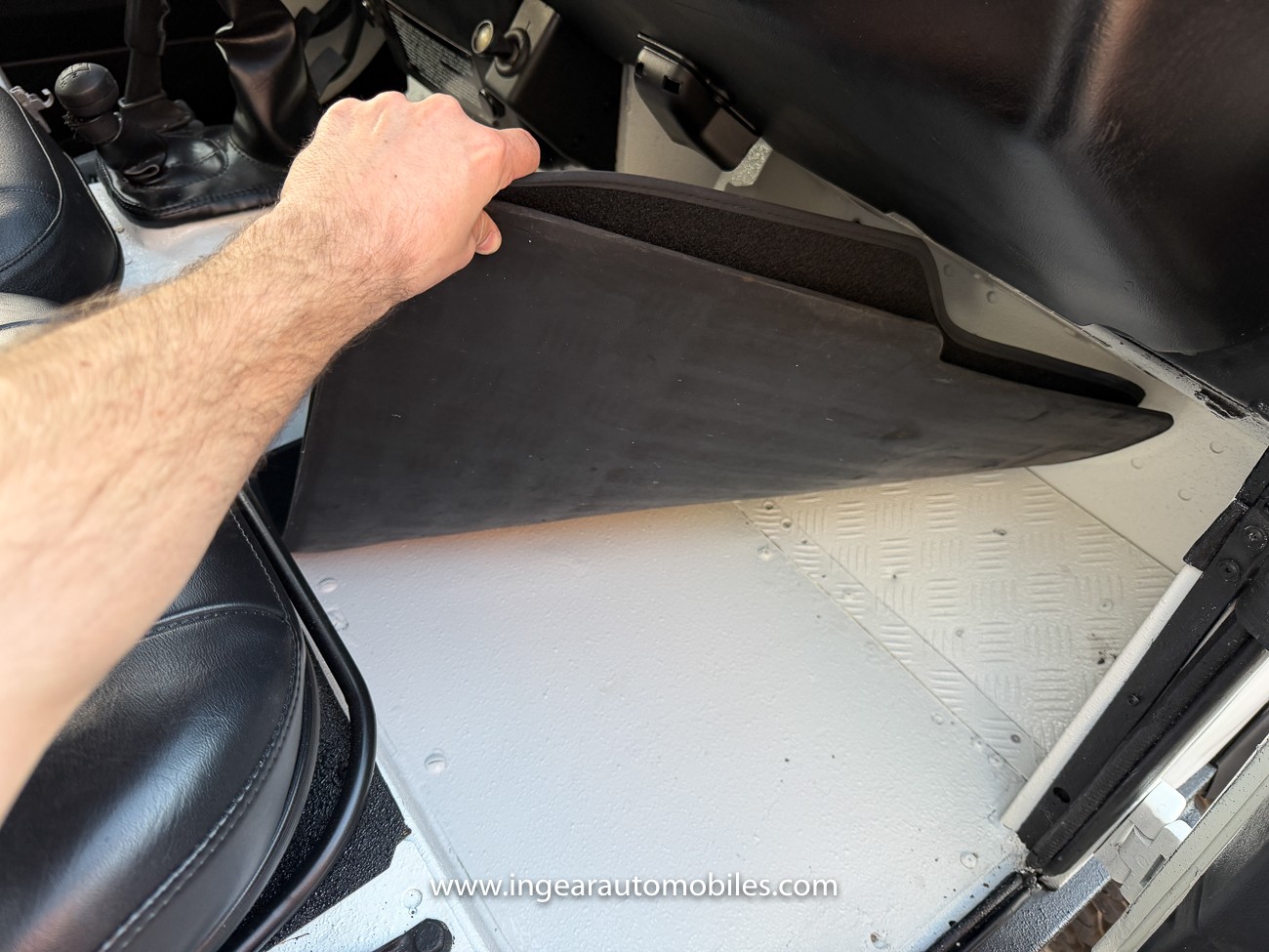 Land-Rover-Defender-1987-SUV-34