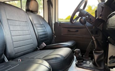 Land-Rover-Defender-1987-SUV-35