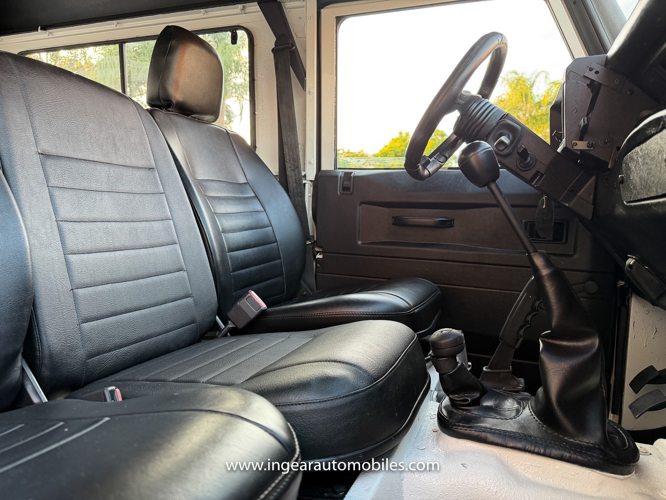 Land-Rover-Defender-1987-SUV-35