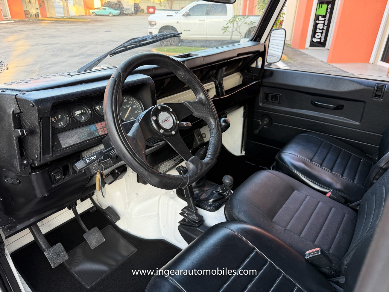 Land-Rover-Defender-1987-SUV-36