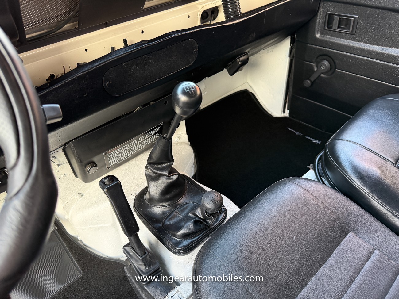 Land-Rover-Defender-1987-SUV-37