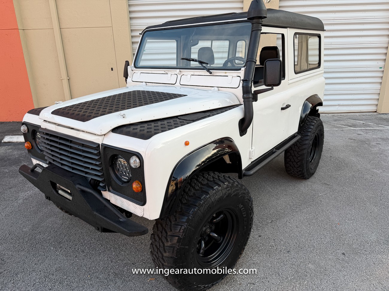 Land-Rover-Defender-1987-SUV-4