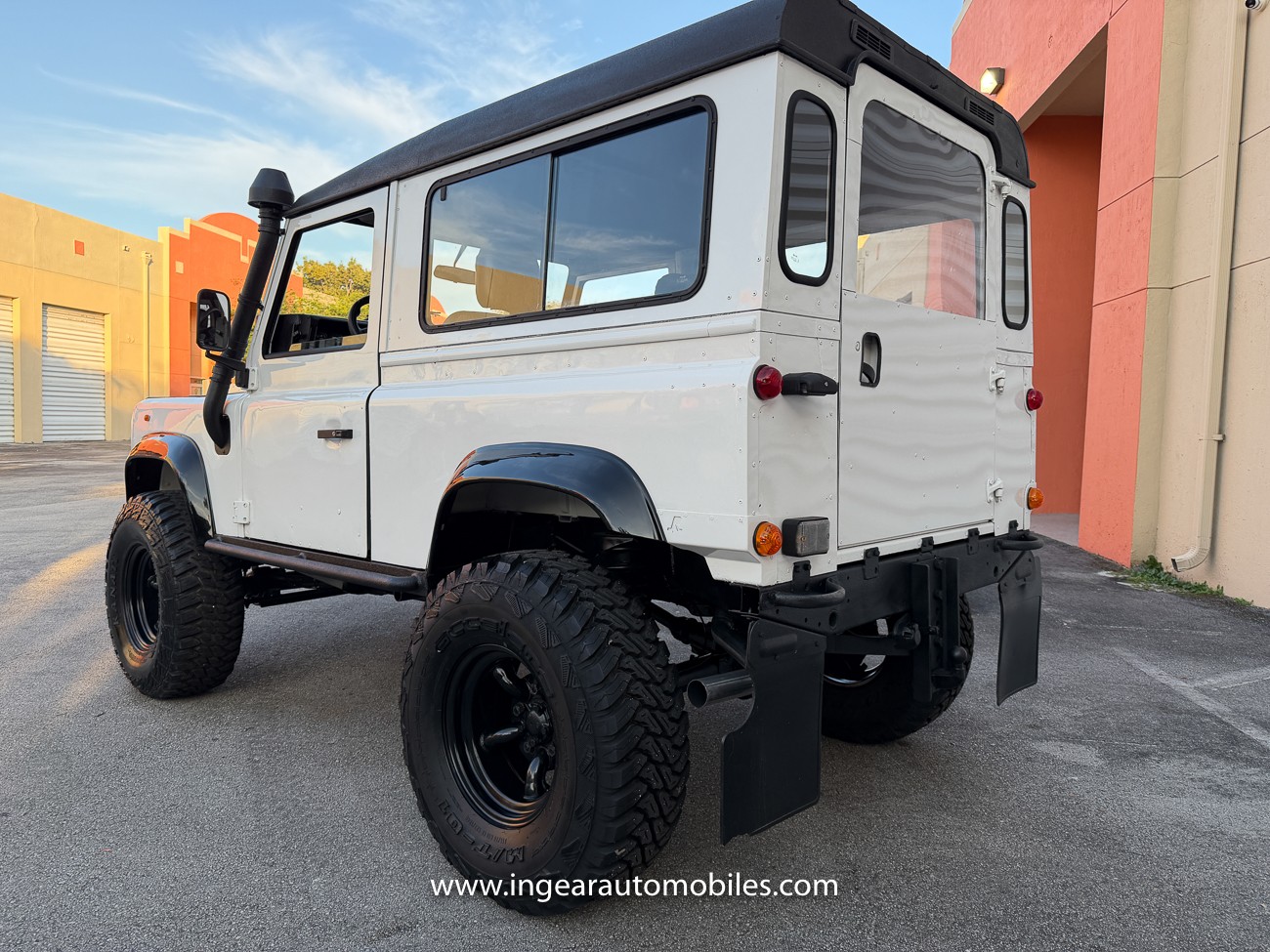 Land-Rover-Defender-1987-SUV-6