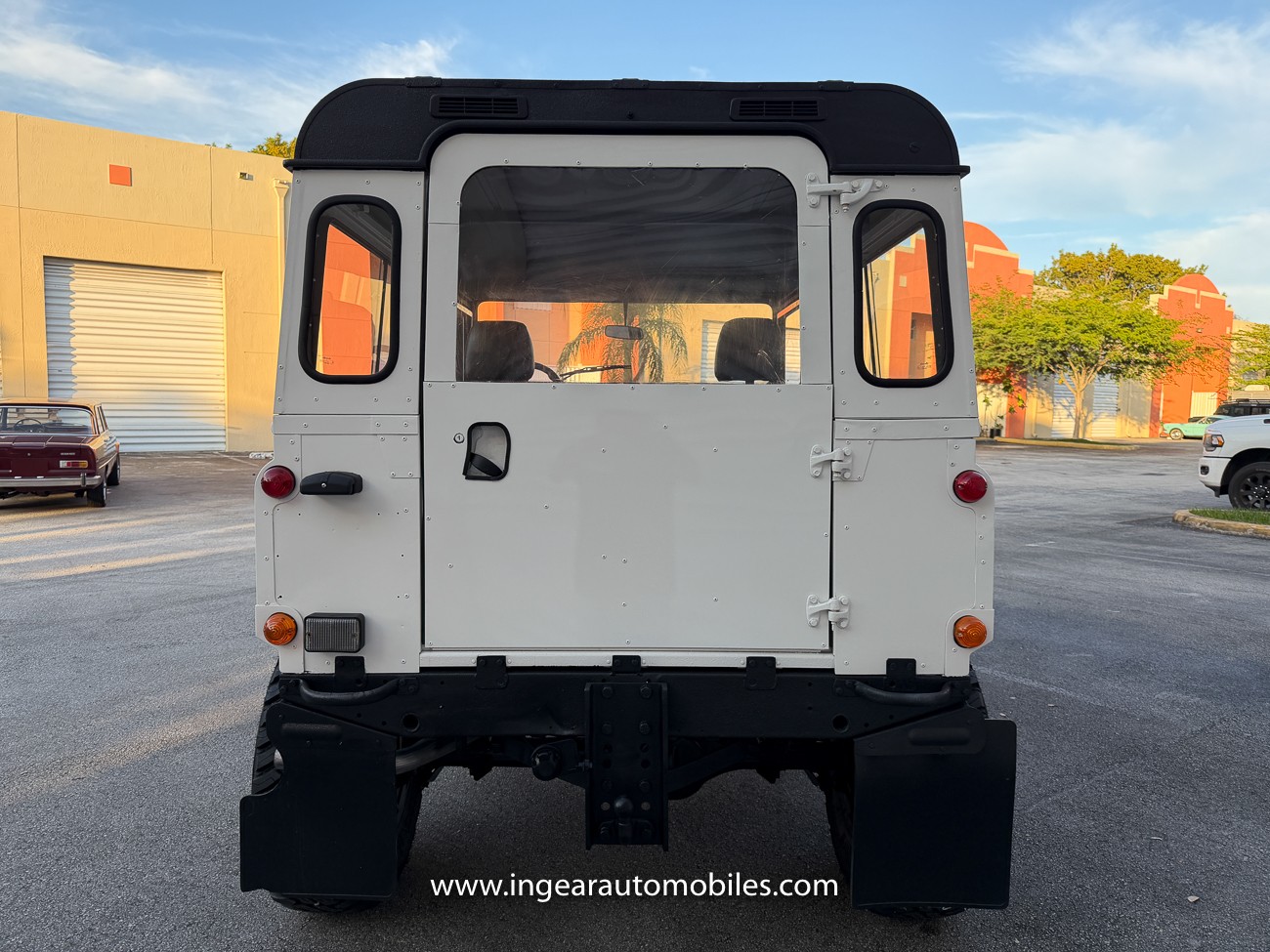 Land-Rover-Defender-1987-SUV-7