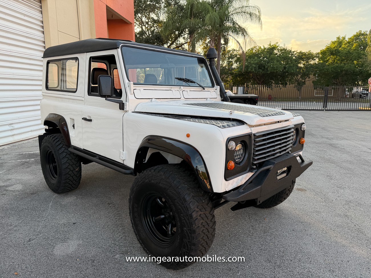 Land-Rover-Defender-1987-SUV-9