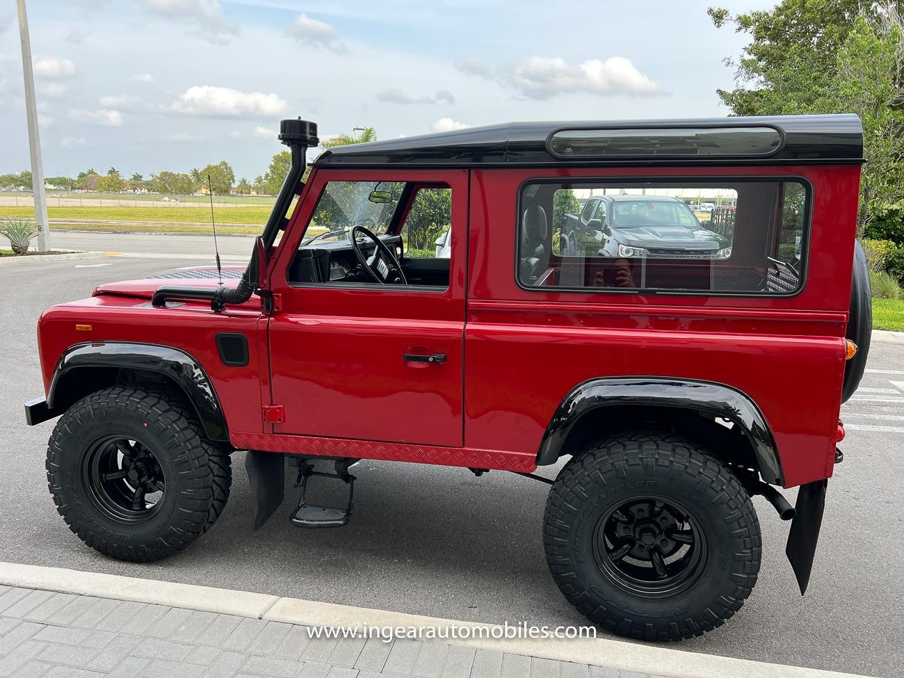 Land-Rover-Defender-1990-SUV-10