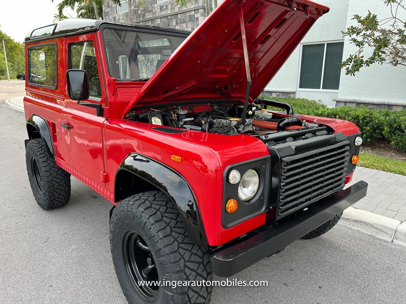 Land-Rover-Defender-1990-SUV-2