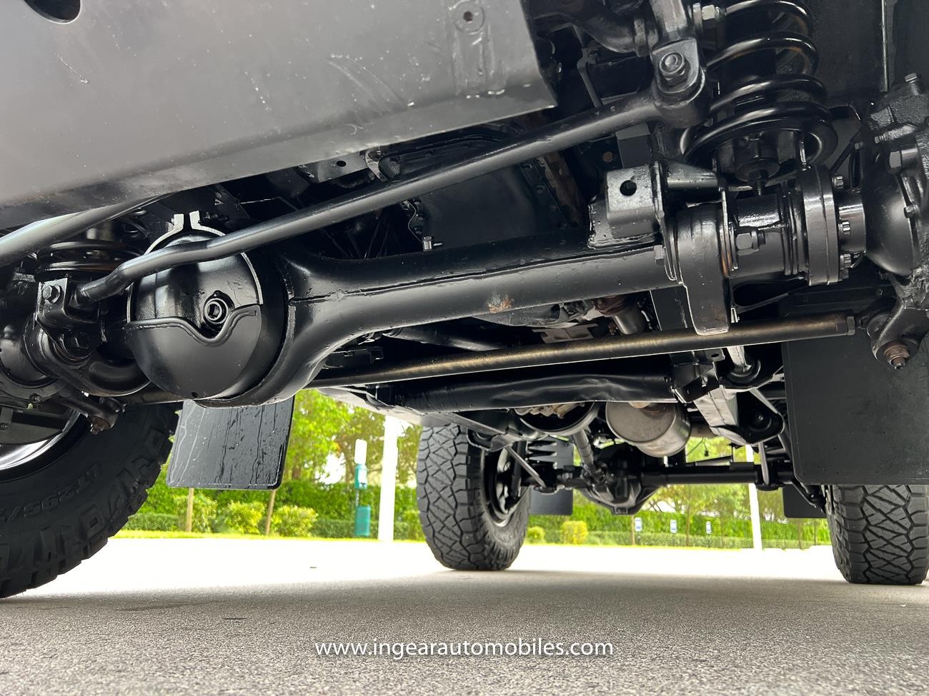 Land-Rover-Defender-1990-SUV-5