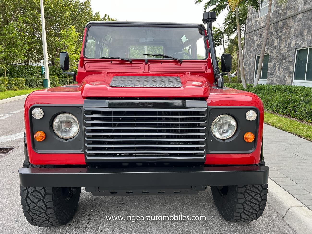 Land-Rover-Defender-1990-SUV-8
