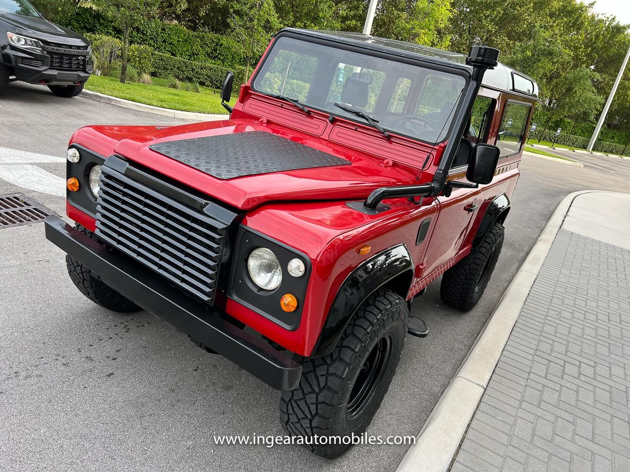 Land-Rover-Defender-1990-SUV-9