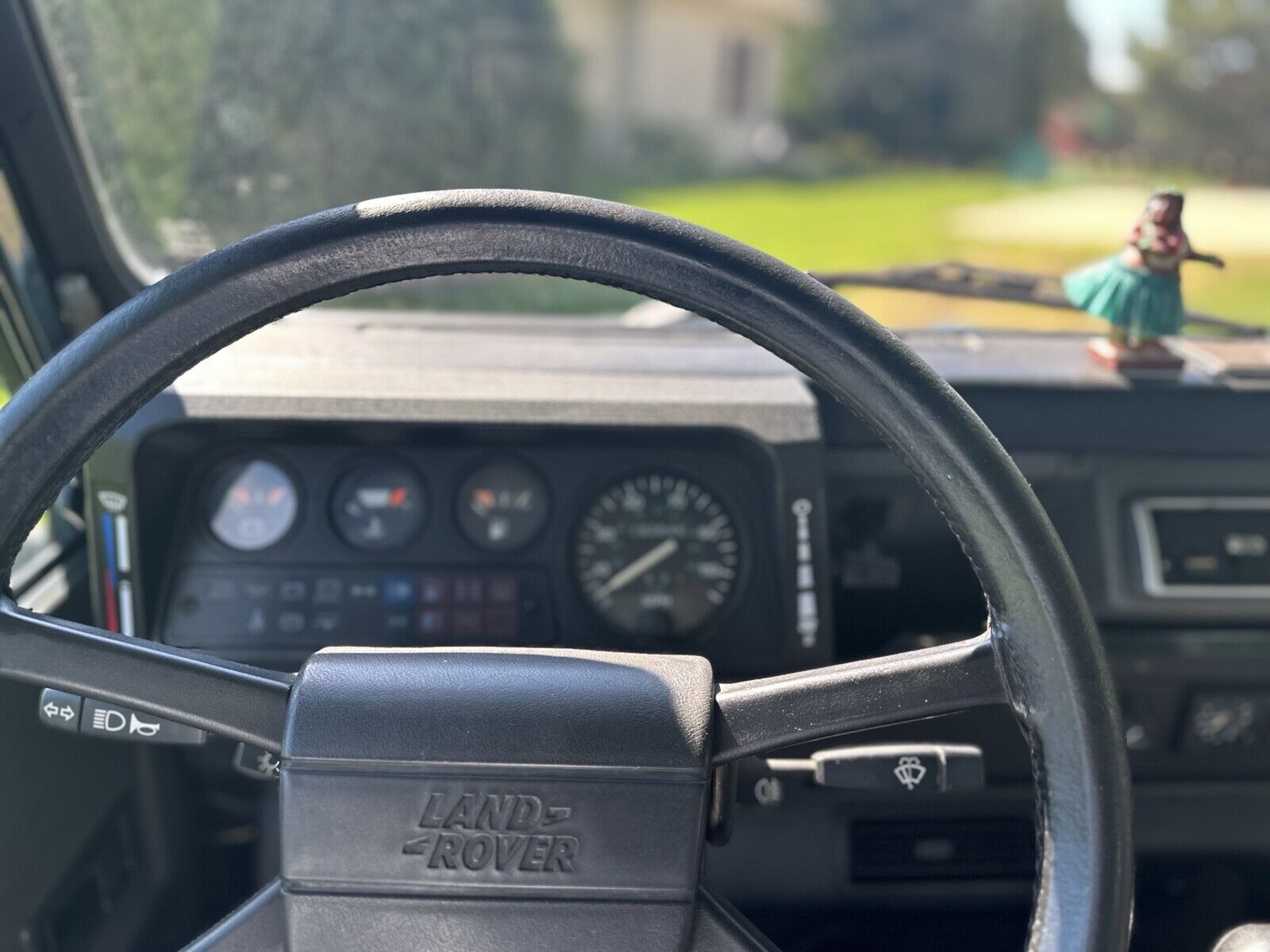 Land-Rover-Defender-1991-10