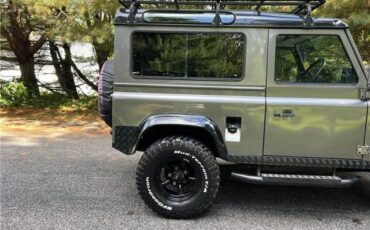Land-Rover-Defender-1991-11