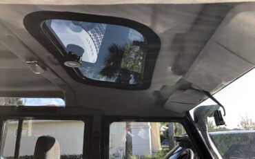 Land-Rover-Defender-1991-12