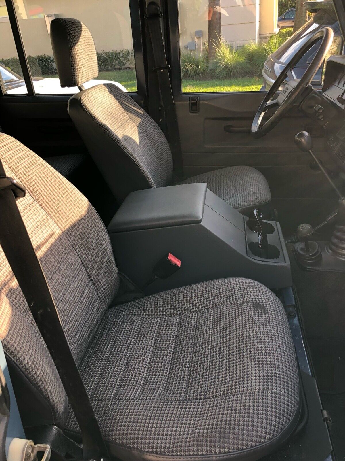 Land-Rover-Defender-1991-13