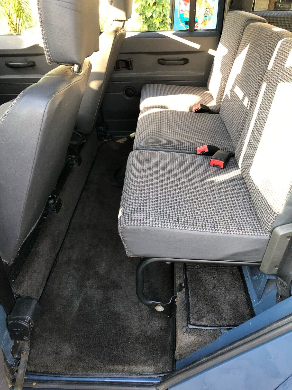 Land-Rover-Defender-1991-14