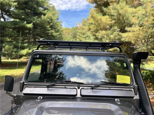 Land-Rover-Defender-1991-14