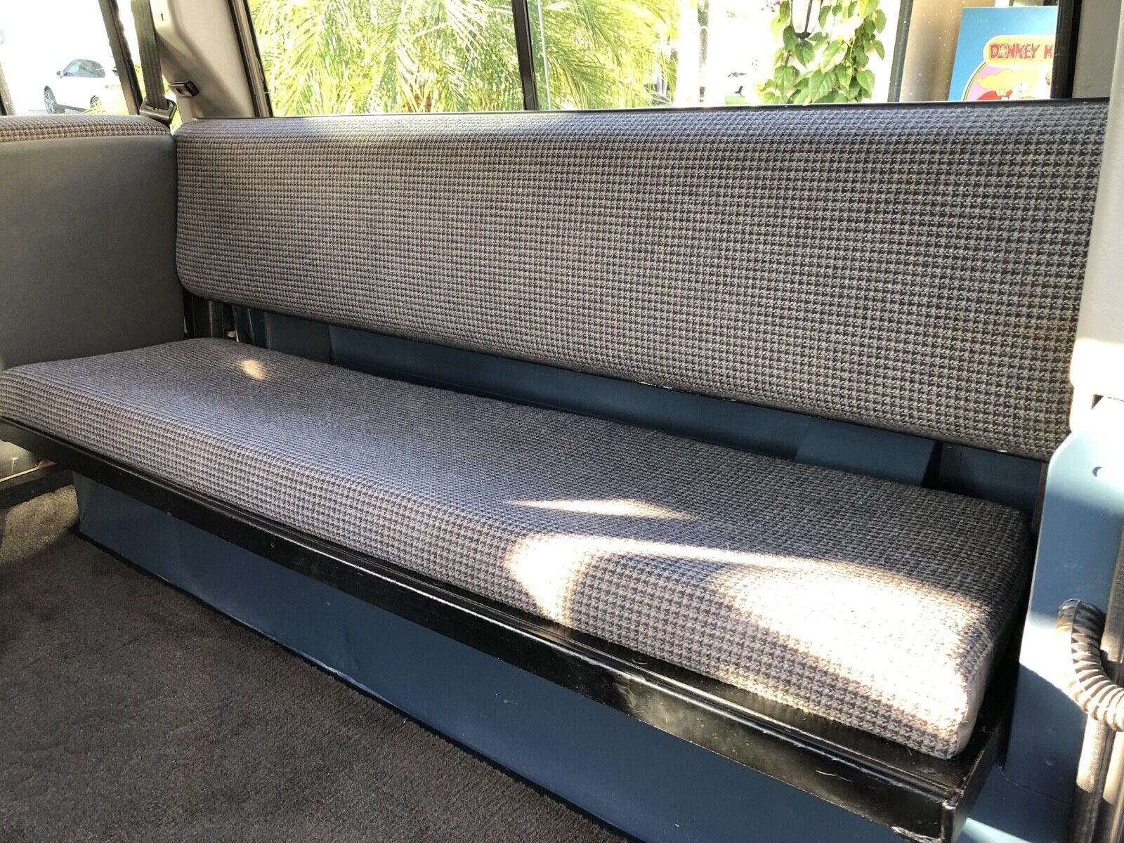 Land-Rover-Defender-1991-16