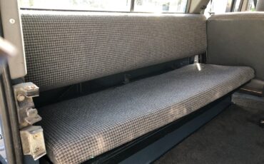 Land-Rover-Defender-1991-17