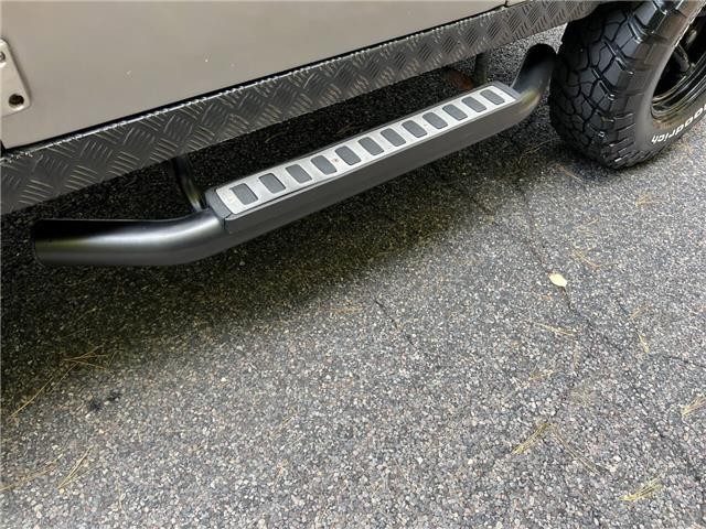 Land-Rover-Defender-1991-22