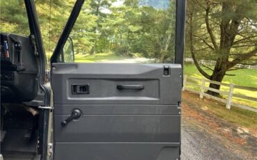 Land-Rover-Defender-1991-23