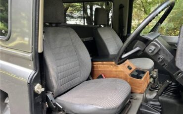 Land-Rover-Defender-1991-24