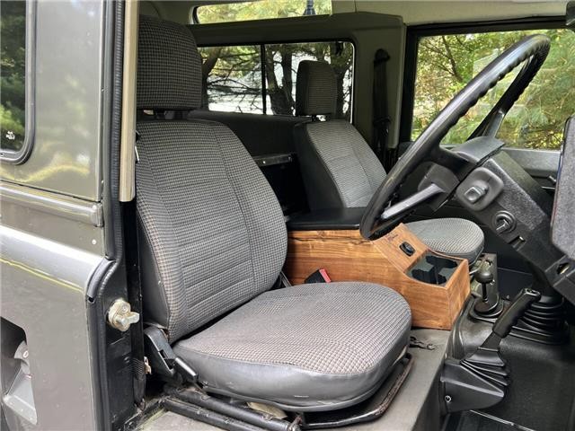 Land-Rover-Defender-1991-24