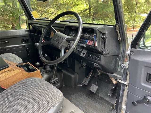 Land-Rover-Defender-1991-25