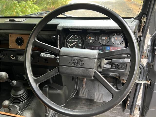 Land-Rover-Defender-1991-26