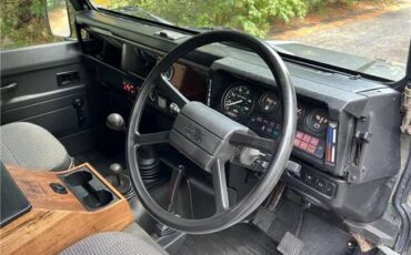 Land-Rover-Defender-1991-28