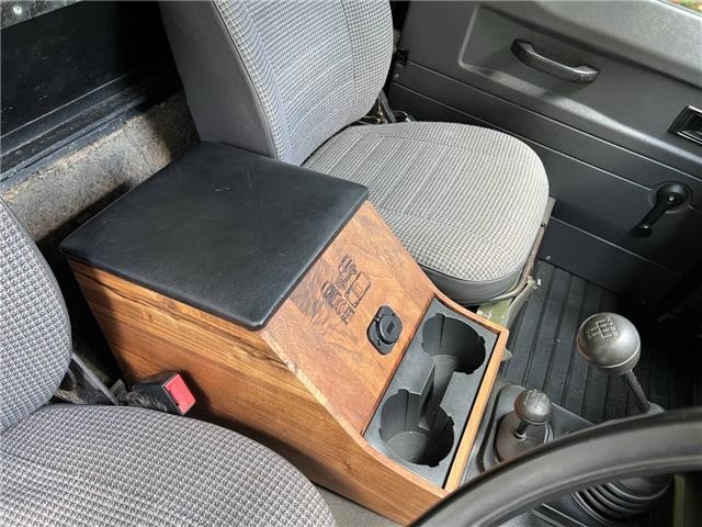 Land-Rover-Defender-1991-29