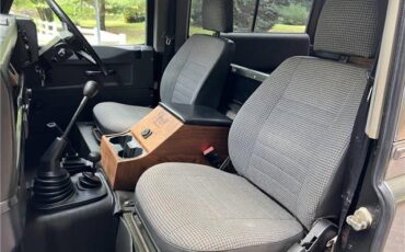 Land-Rover-Defender-1991-30