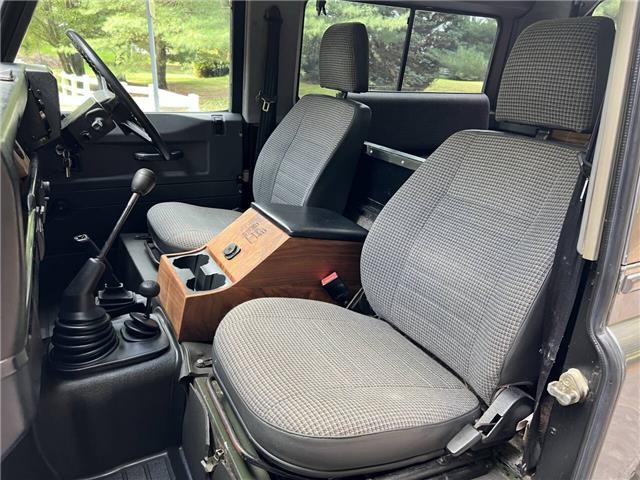 Land-Rover-Defender-1991-30