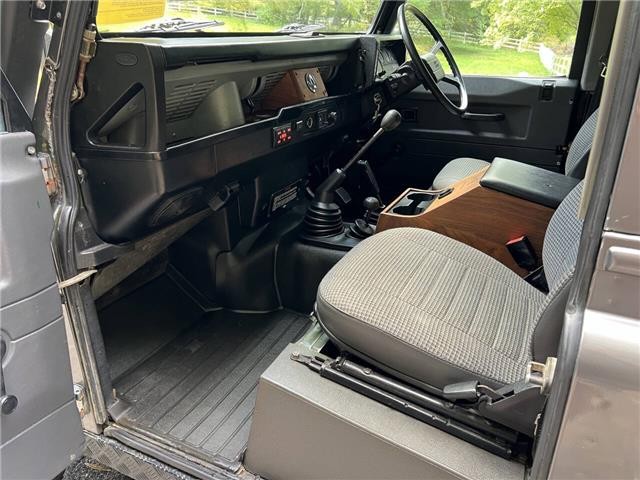 Land-Rover-Defender-1991-31