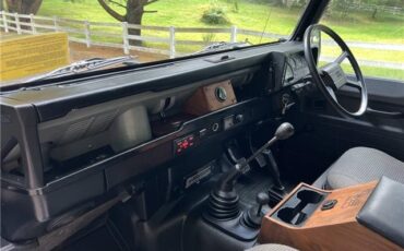 Land-Rover-Defender-1991-32