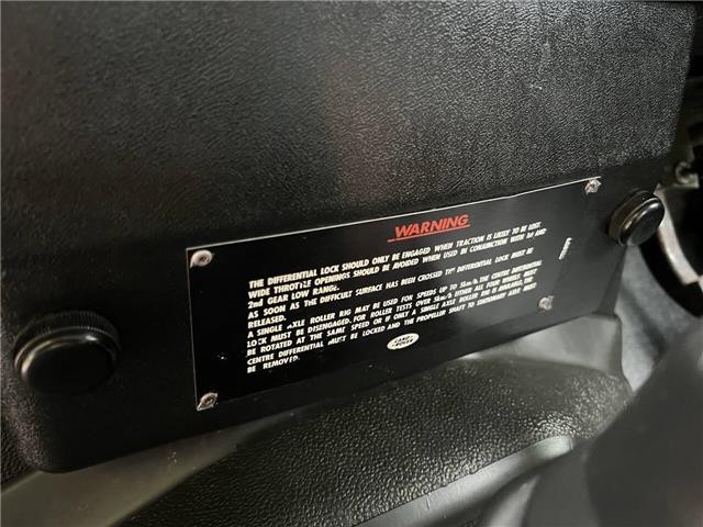 Land-Rover-Defender-1991-33