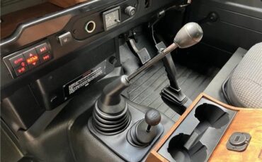 Land-Rover-Defender-1991-34