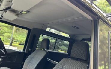 Land-Rover-Defender-1991-35